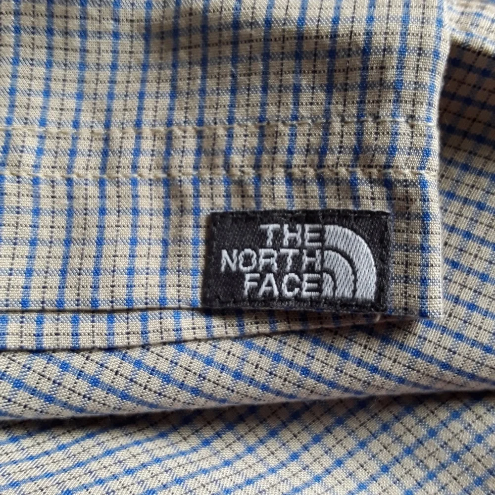 The North face short sleeve button down men shirt size M